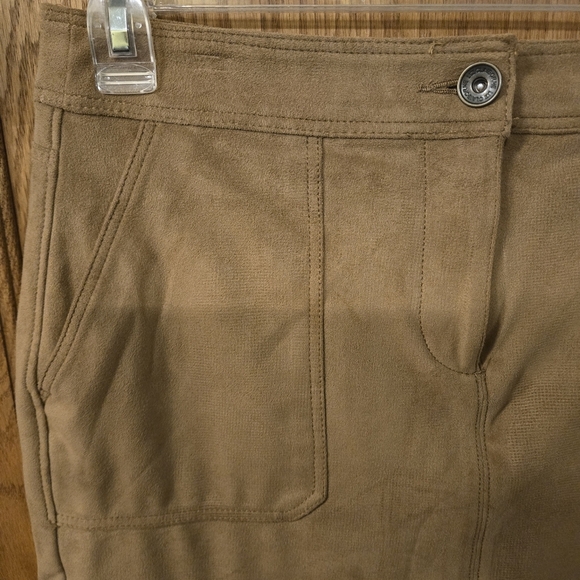 Liz Claiborne Tan Faux Suede Knee-Length Pencil Skirt Cargo Style Women size 10 - Picture 5 of 16